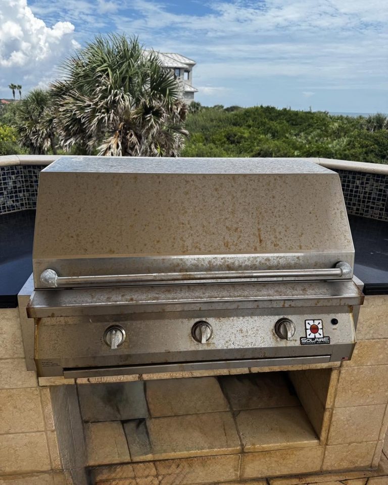 Before and after of a built-in grill replaced with a new Solaire grill (photo 1)