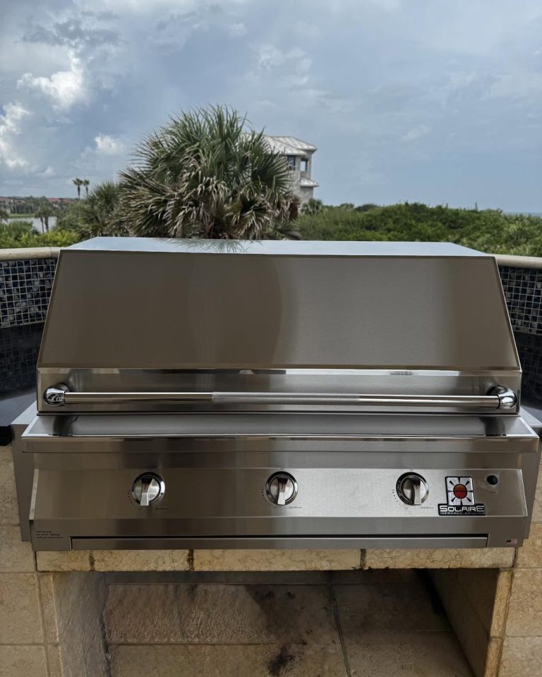 Before and after of a built-in grill replaced with a new Solaire grill (photo 2)